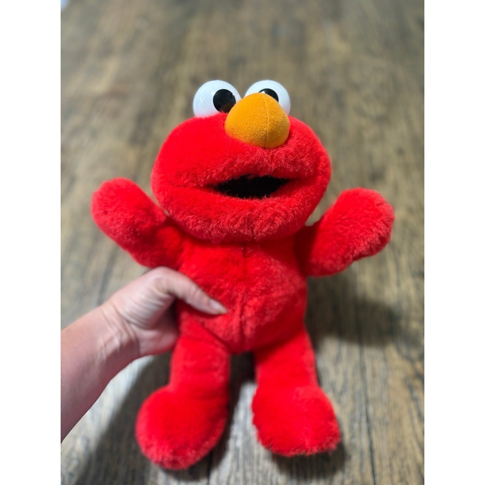 Sesame Street Tickle Me Elmo Surprise 13" Talking Plush 2000 Fisher Price